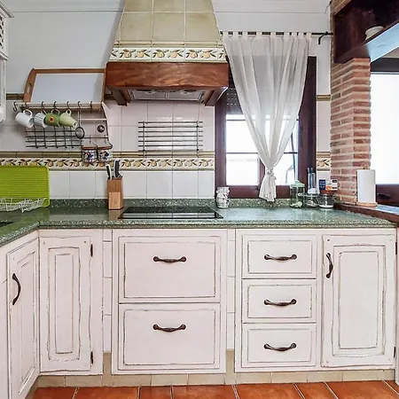 2 Bedroom Cozy In Holiday home