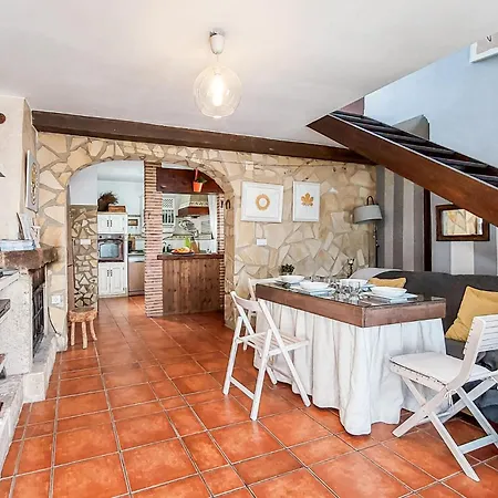 2 Bedroom Cozy In